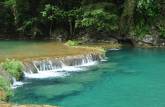 Piscinas de águas azuis em forma de terraços em Semuc Champey, na Guatemala